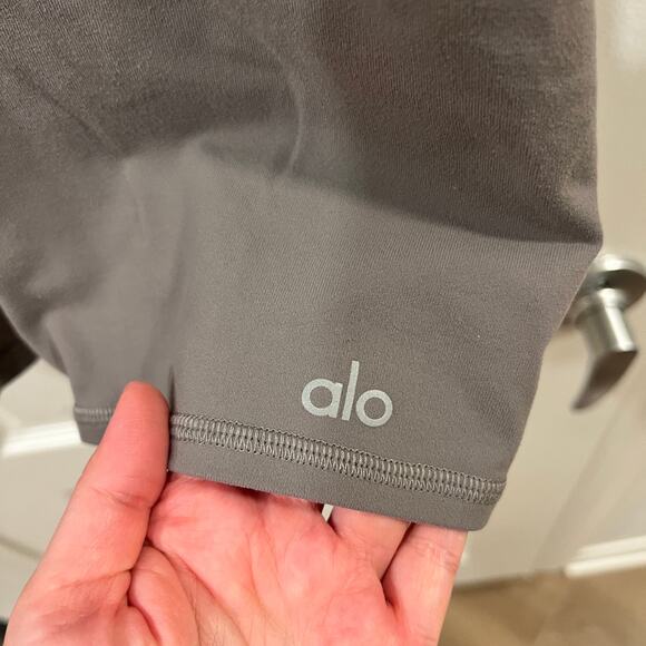 Alo airbrush biker shorts 7" size S gray - Picture 2 of 4